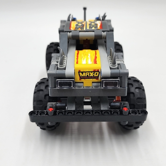 LEGO TECHNIC: Lego Monster Jam Max-D (42119)  |  Assembled - Picture 7 of 8